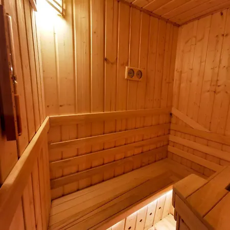 Chata Pod Krzywym Dachem