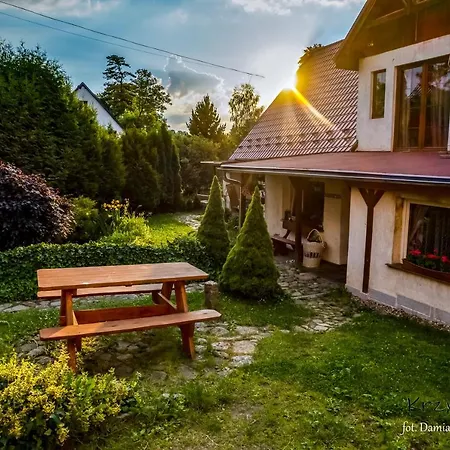 Lodge Pod Krzywym Dachem *