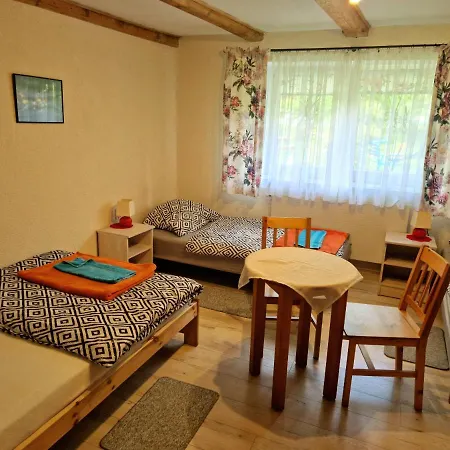 Pod Krzywym Dachem *