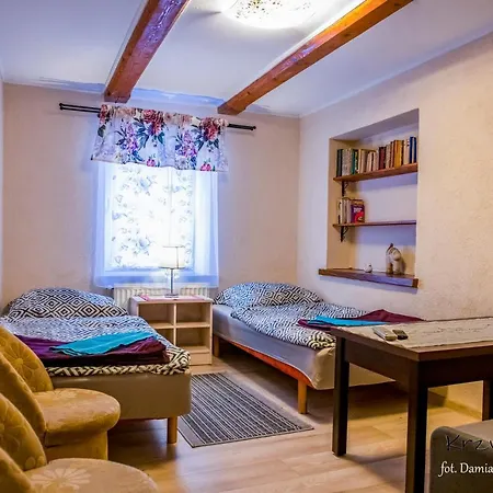 Pod Krzywym Dachem Chata *