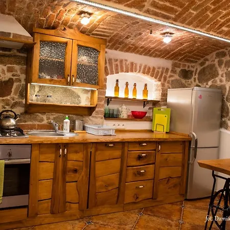 Chata Pod Krzywym Dachem Karpniki