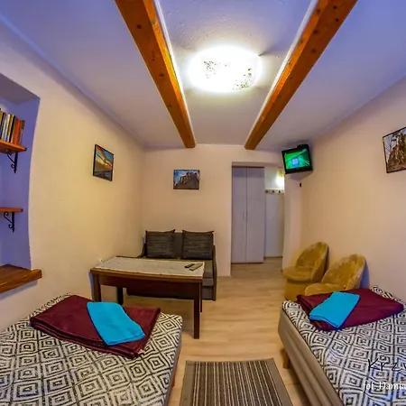 Chata Pod Krzywym Dachem *