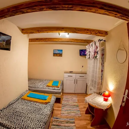 Pod Krzywym Dachem *