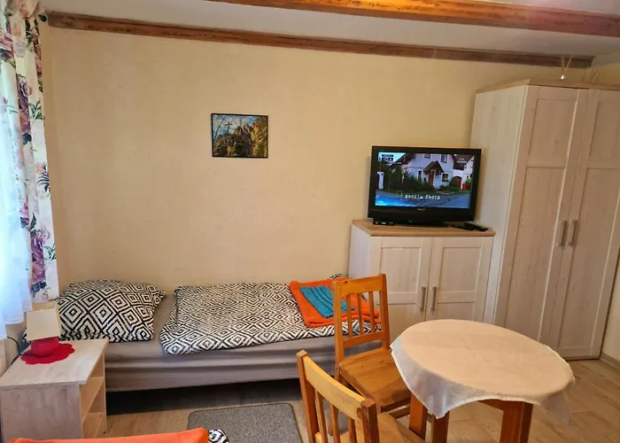 Pod Krzywym Dachem Orman Evi *