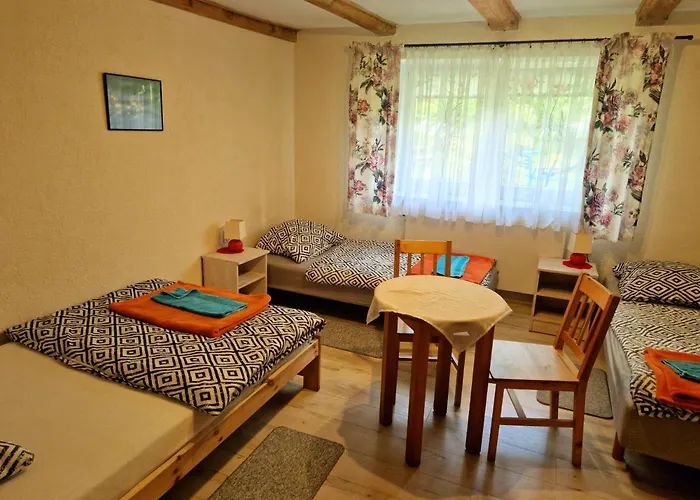 Pod Krzywym Dachem *