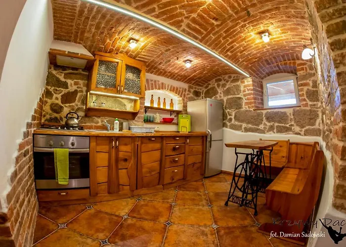 Pod Krzywym Dachem *