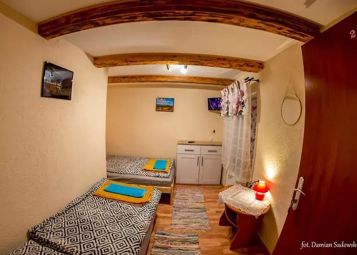 Pod Krzywym Dachem *